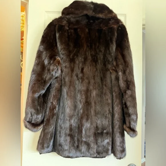 Elegant Brown Real Mink Fur Coat - Picture 6 of 7
